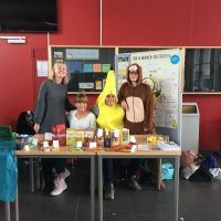 Schüler*innen beim Banana-Fair-Day Schüler*innen beim Banana-Fair-Day